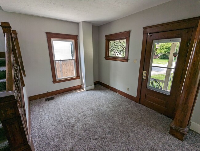 Building Photo - Spacious Colonial Home with Wood Columns a...
