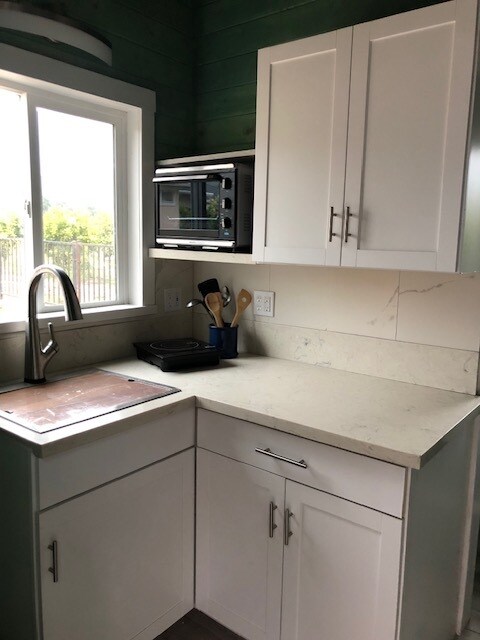Upgraded Kitchenette - 802 Mercer Ave