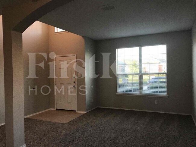 Foto del edificio - 429 W Clover Park Dr
