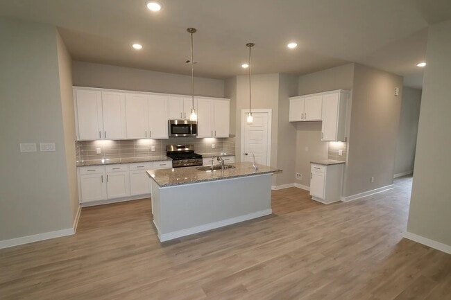 Building Photo - 4961 Perennial Ln