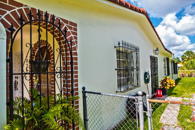 Building Photo - 1020 SW 84th Ave