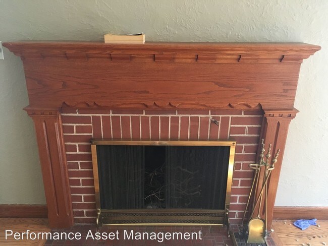 Building Photo - 2838 N Lefeber Ave