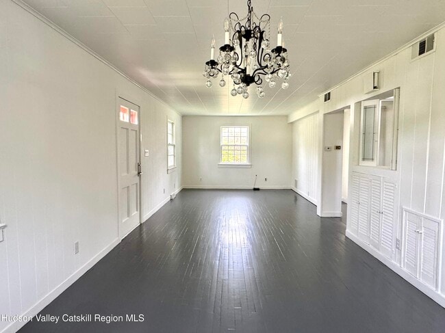 Building Photo - 3 Pruyn Pl