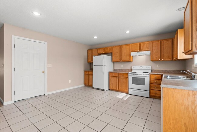 Building Photo - Comanche 124/130