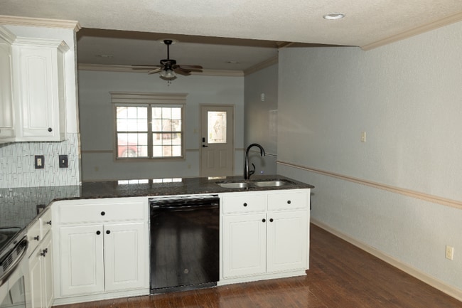 Building Photo - 55 Bryson Dr