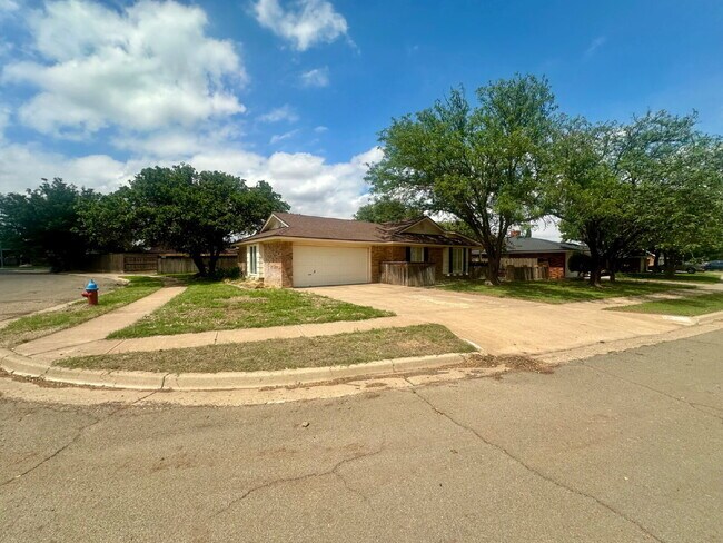 Foto del edificio - Spacious Home near Shadow Hills!