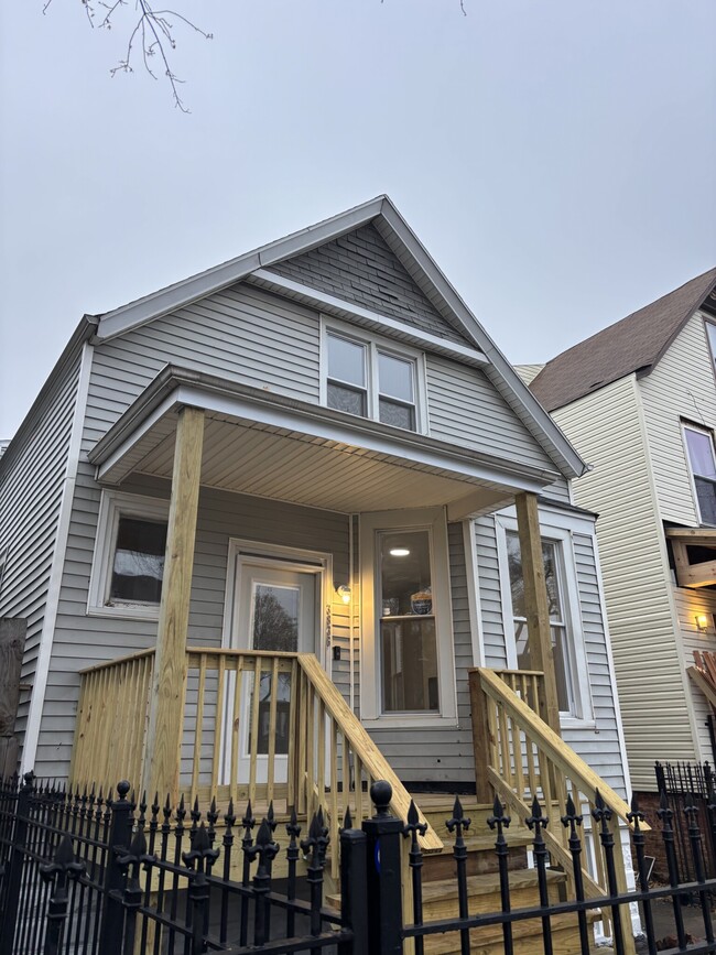 Building Photo - 3836 W Wabansia Ave