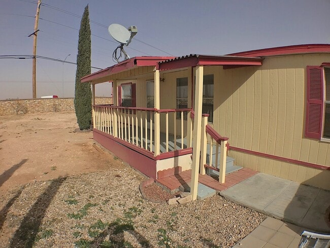 Building Photo - East El Paso 3 bed Refrig A/C
