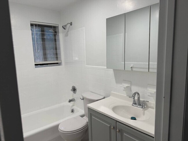 Foto del edificio - 19 Rossmore Ave