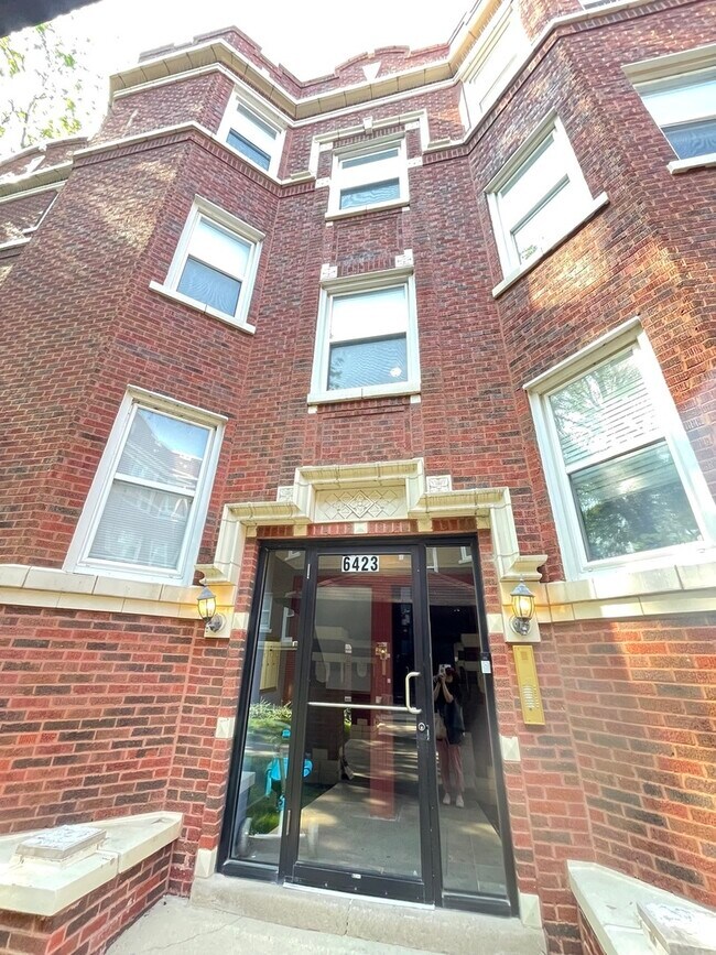Foto del edificio - 6423 N Greenview Ave