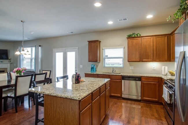 Building Photo - 1523 Sunbeam Dr