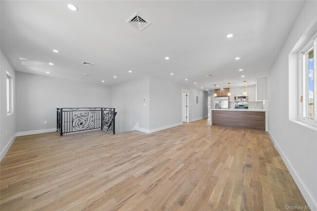 Foto del edificio - 219-16 141st Ave