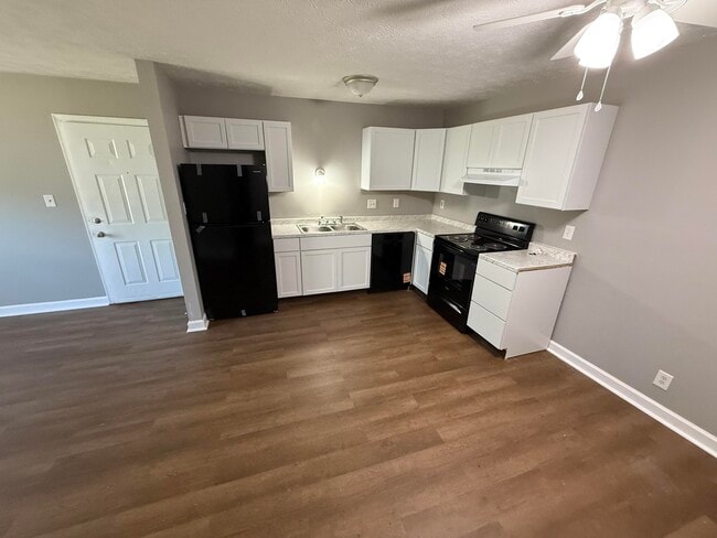 Building Photo - 101-103 N Brand St