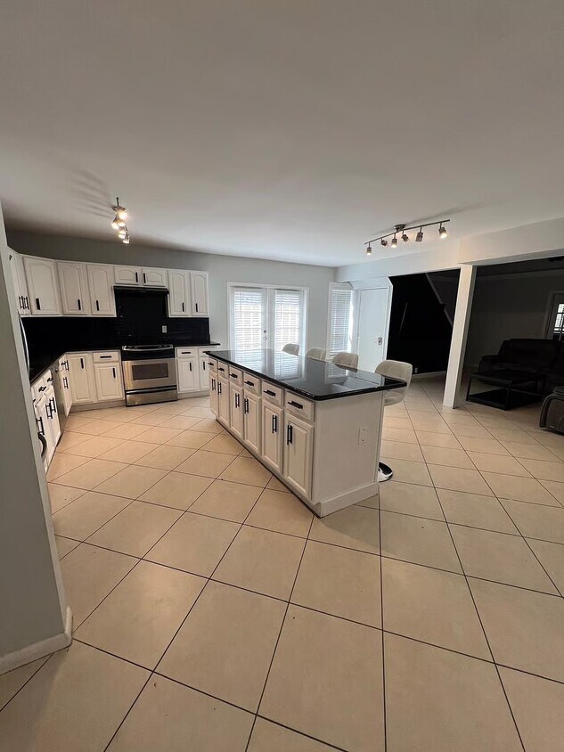 Foto principal - 2417 Sundy Ave