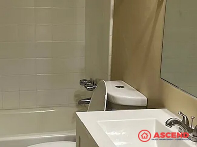 Foto del edificio - Adorable 4 Bedroom Bungalow!