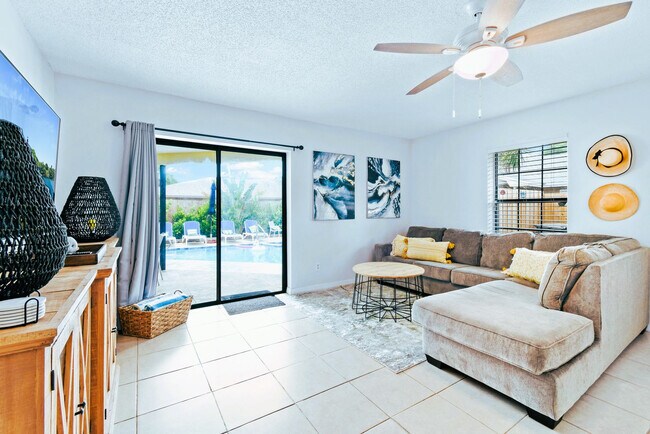 Building Photo - 9130 E Highland Pines Blvd