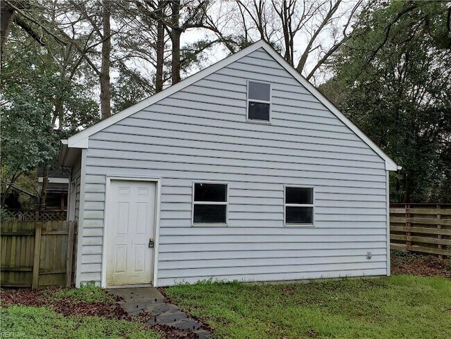 Foto del edificio - 1600 Cedar Ln