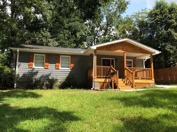 4141 Hiddenbrook Dr, Charlotte, NC 28205 House Rental in Charlotte