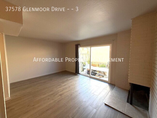 Foto del edificio - 37578 Glenmoor Dr