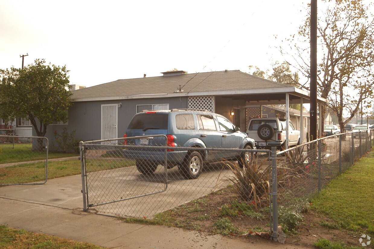 Primary Photo - 9121 Olive St