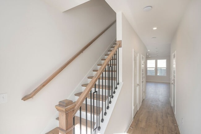 Building Photo - 5342 Bellflower Hls