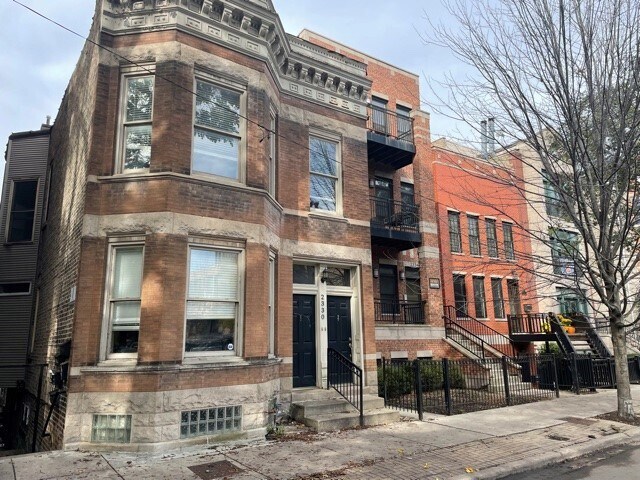 Foto principal - 2330 N Greenview Ave