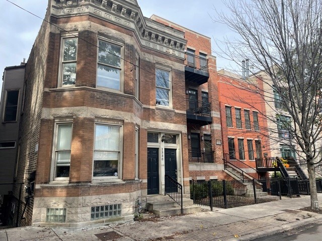 Primary Photo - 2330 N Greenview Ave