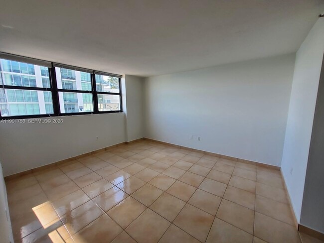 Foto del edificio - 555 NE 30th St