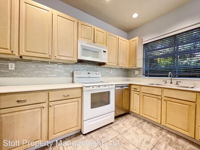 Building Photo - 1340 Moanalualani Pl