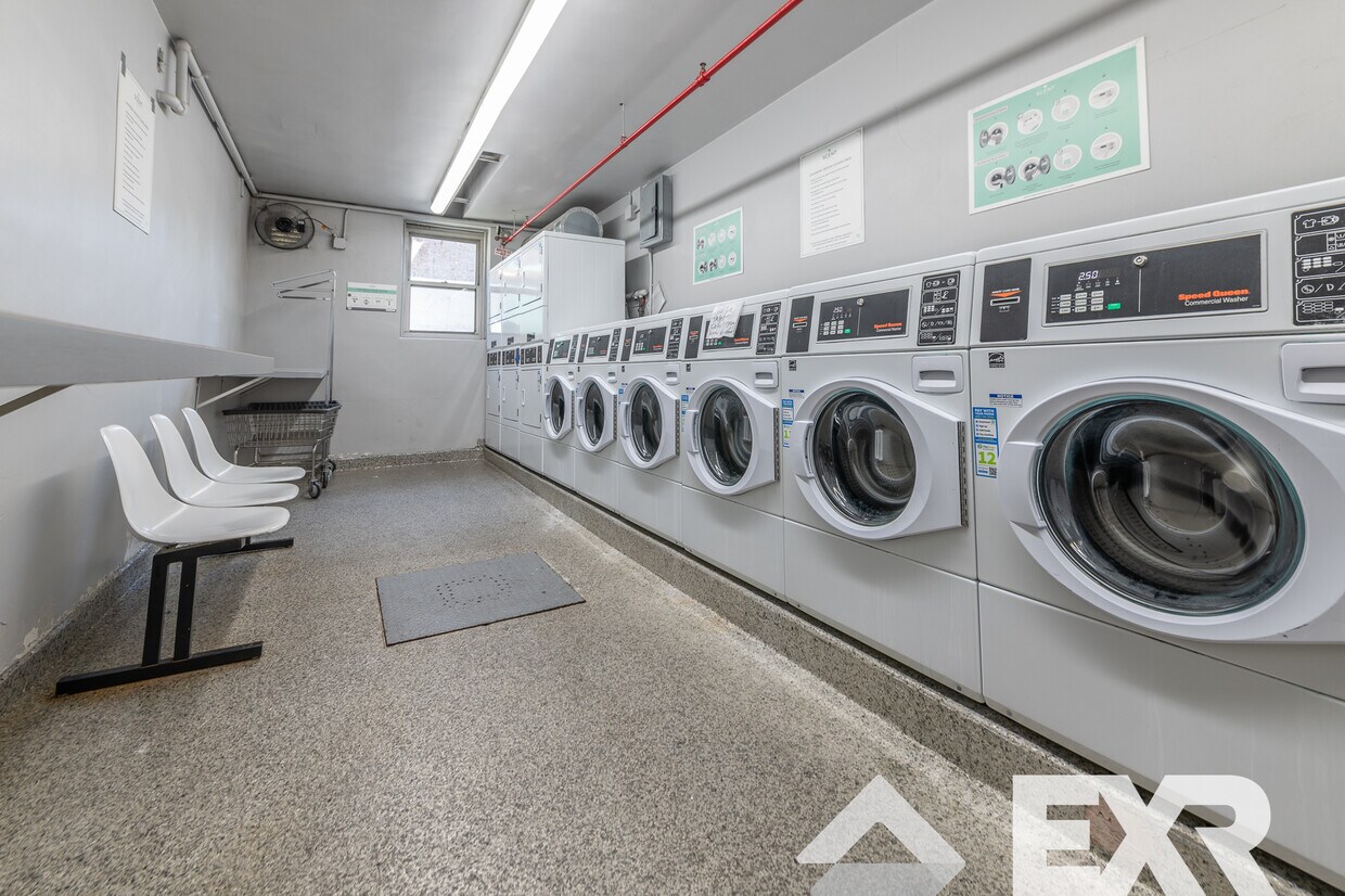 Foto del edificio - 3310 Nostrand Ave.