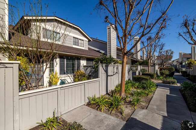 Building Photo - 1700 W Cerritos Ave