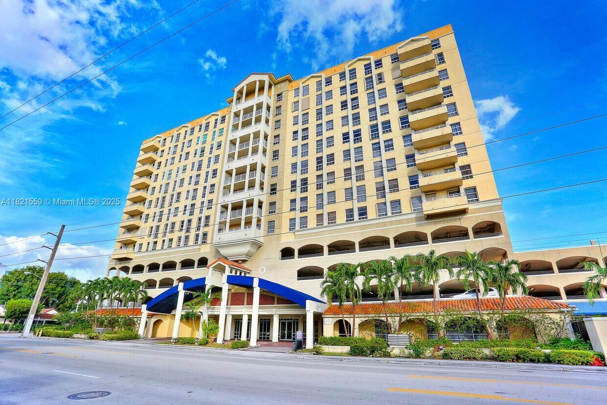 Foto principal - 2351 Douglas Rd