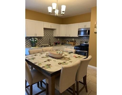 Foto principal - 126 Riverview St