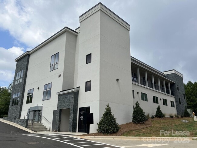 Building Photo - 19546 Greentree Way