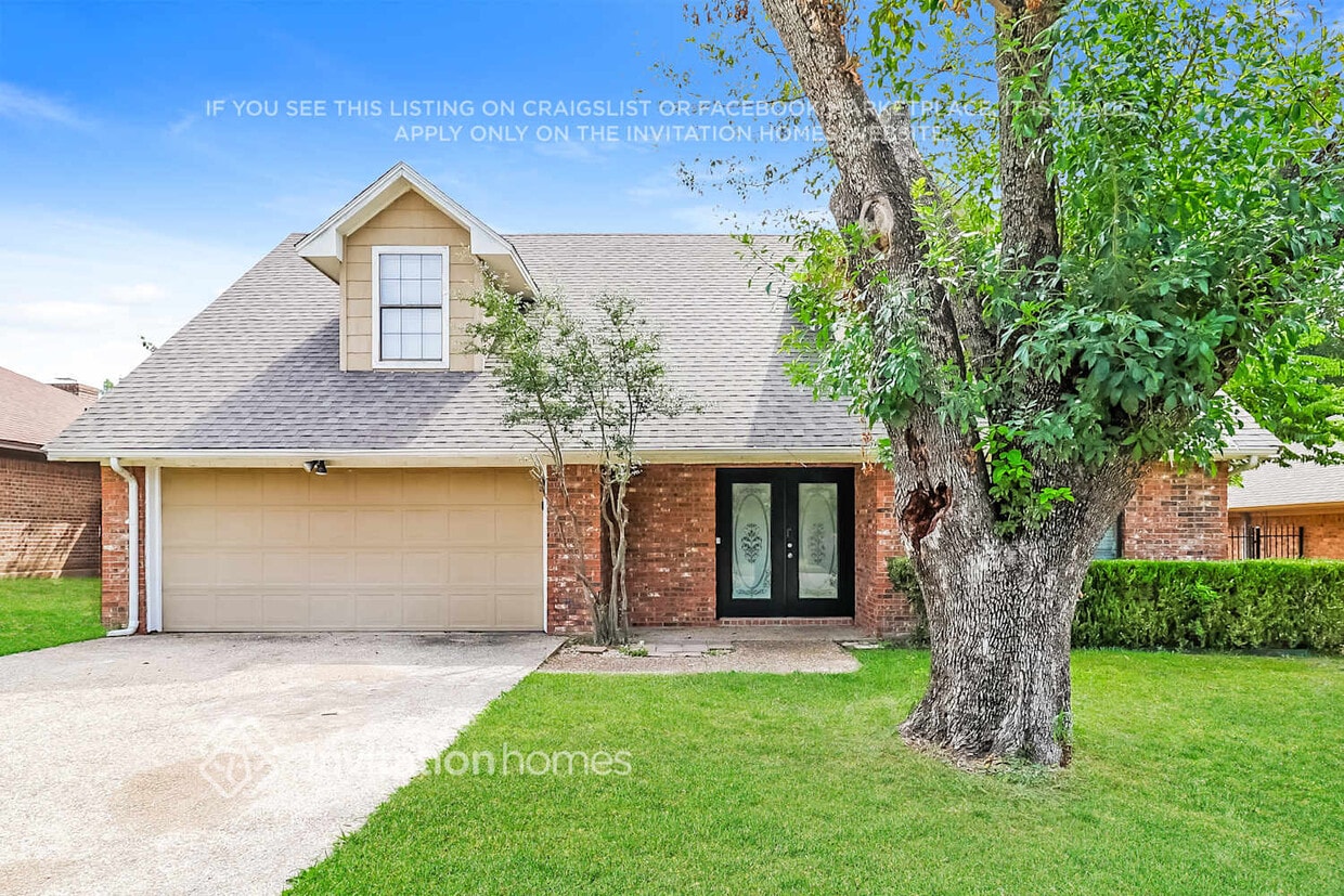 Primary Photo - 3801 Devonaire Dr