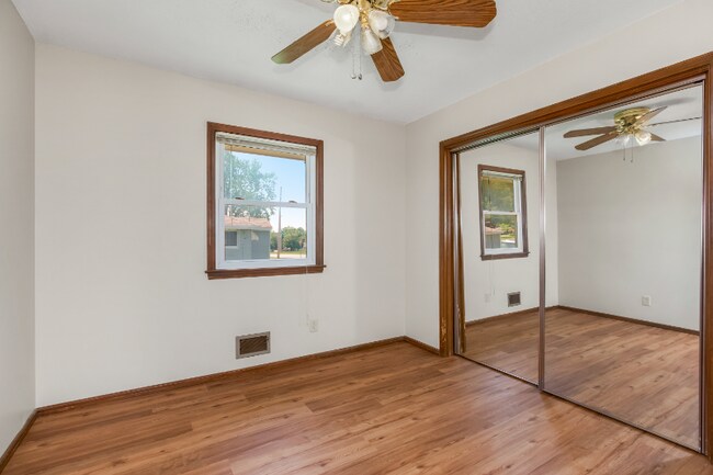 Foto del edificio - 4421 Sterling Ave