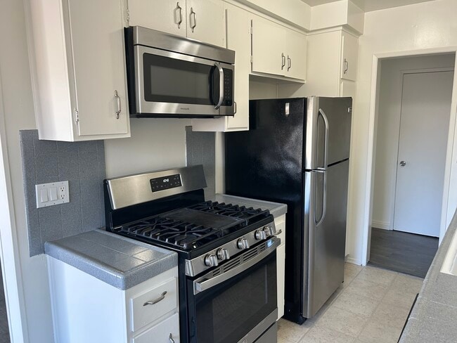 Building Photo - 1333 S Bundy Dr