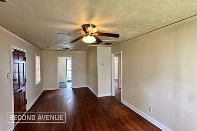 Building Photo - 2731 Jeffrey Ave