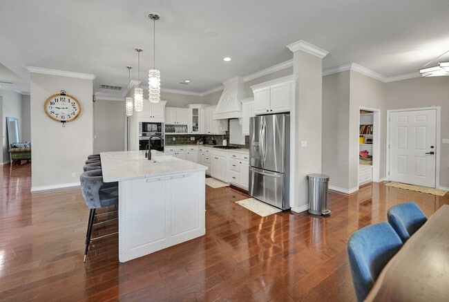 Building Photo - 5 Muirfield Dr