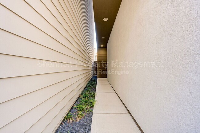 Foto del edificio - 2333 Sperber Ln