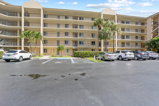 Building Photo - 275 Palm Ave