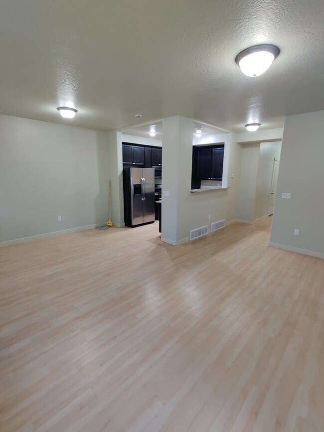 Building Photo - 121 E 8000 S