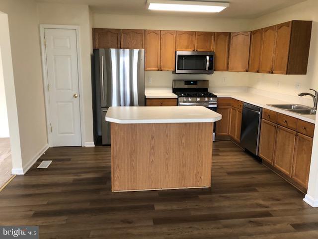 Building Photo - 19 E Calabash Ct