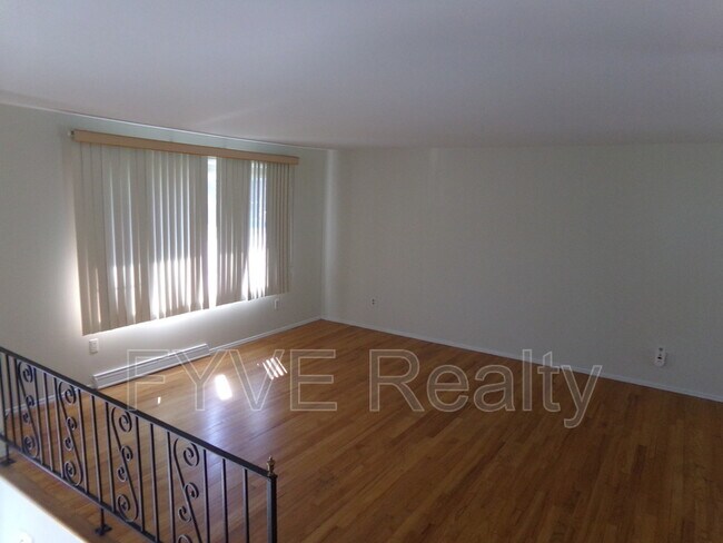 Foto del edificio - 161 Colonial Village Dr