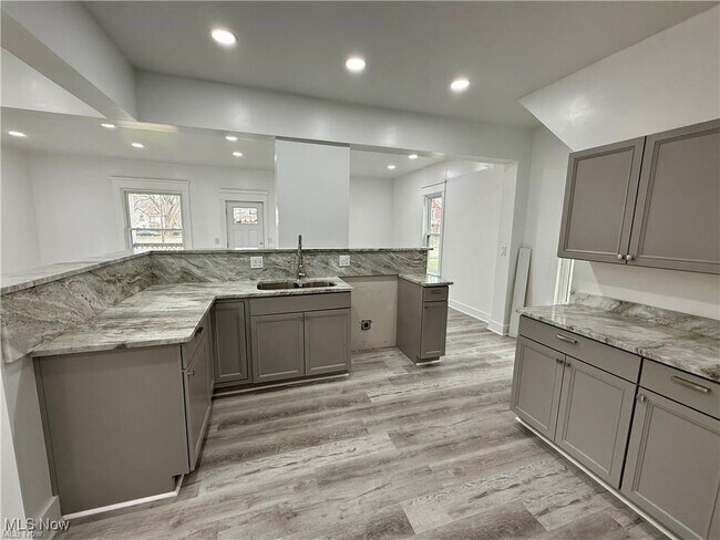 Foto del edificio - 338 N Wooster Ave