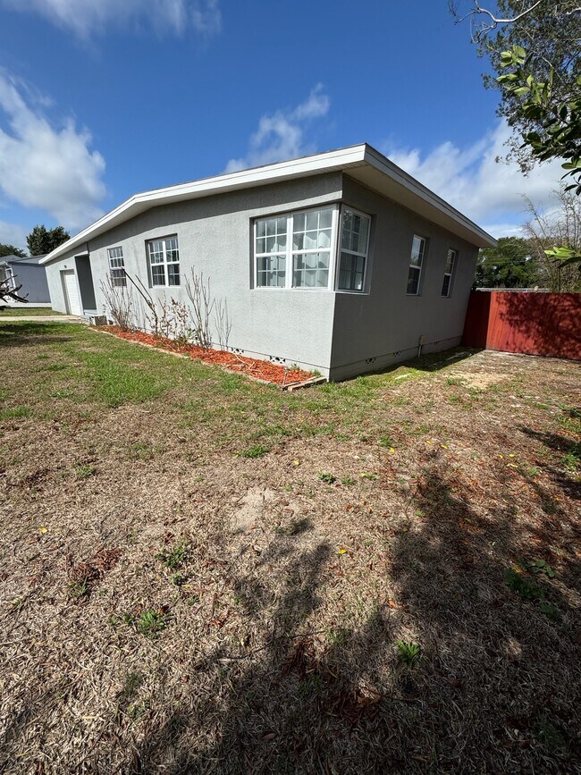 Building Photo - 904 Kensington Dr