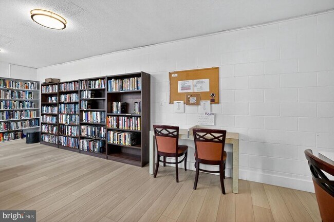 Foto del edificio - 5500 Friendship Blvd