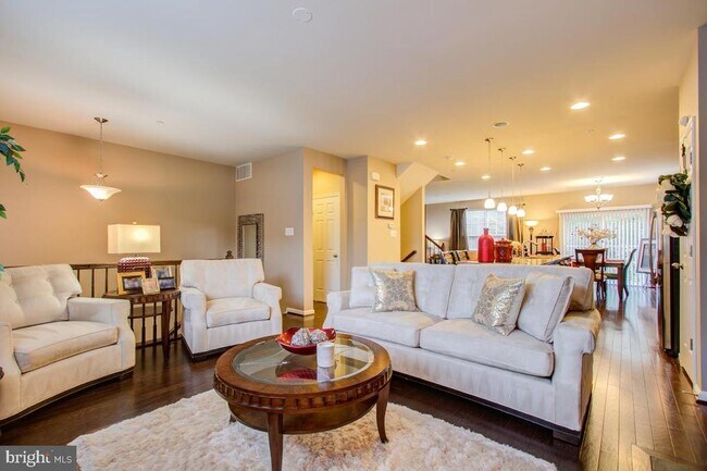 Foto del edificio - 12601 Rustic Rock Ln