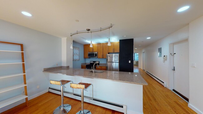 Foto del edificio - Gorgeous Washington Heights apartment with...