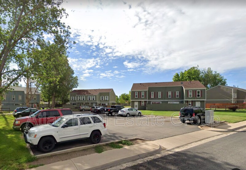 Building Photo - 975 Sir Galahad Dr